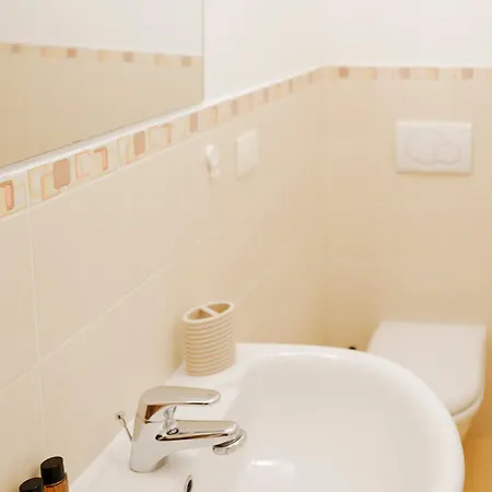Casa Alessia - Romantic Urban Retreat With Terrace Florence