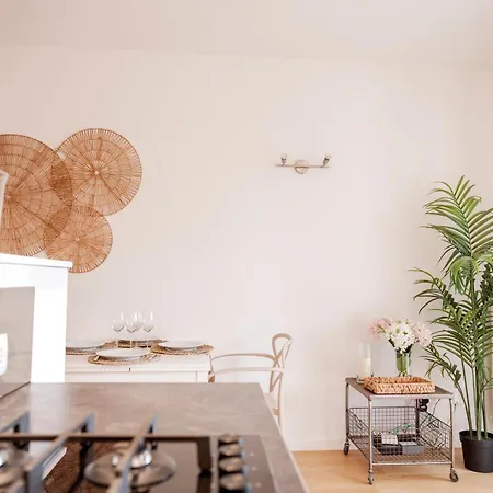 Casa Alessia - Romantic Urban Retreat With Terrace Apartment