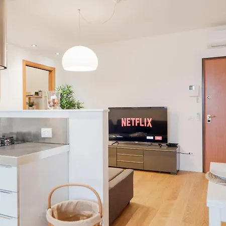 Casa Alessia - Romantic Urban Retreat With Terrace Lägenhet